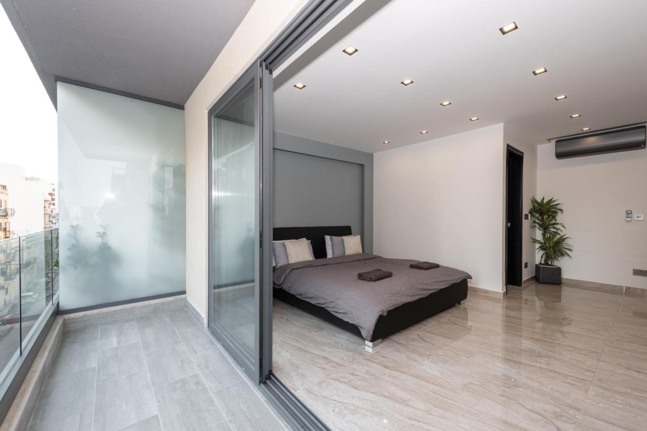 Luxury 2 Bed Apartment In The Heart Of St Julians سانت جوليان المظهر الخارجي الصورة