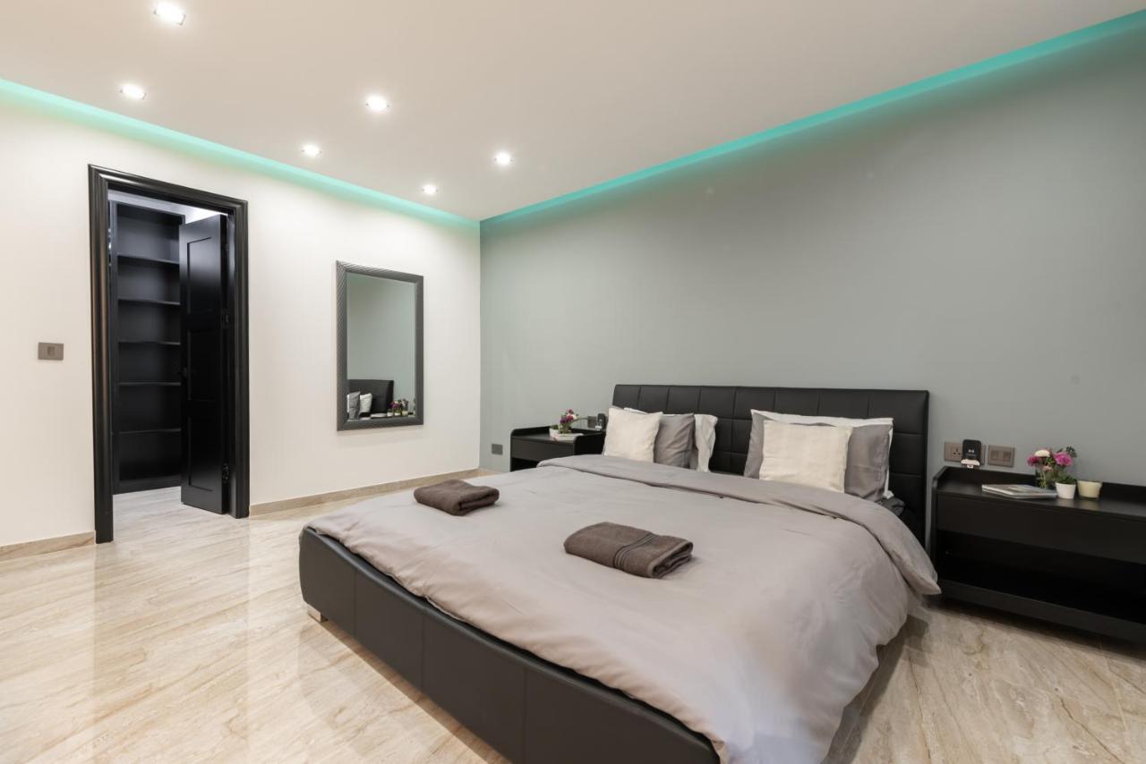 Luxury 2 Bed Apartment In The Heart Of St Julians سانت جوليان المظهر الخارجي الصورة